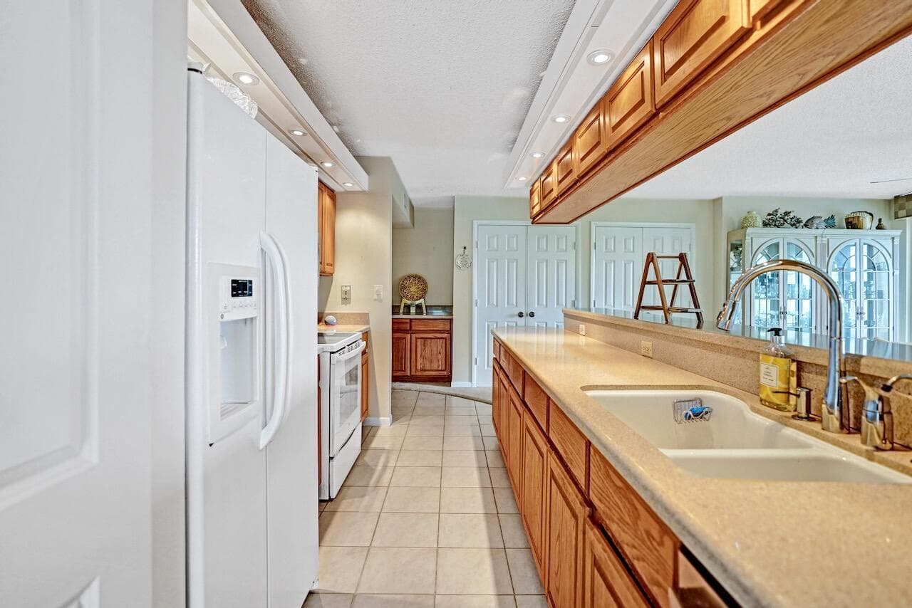107 Half Moon Circle H1, Hypoluxo, FL 33462 14