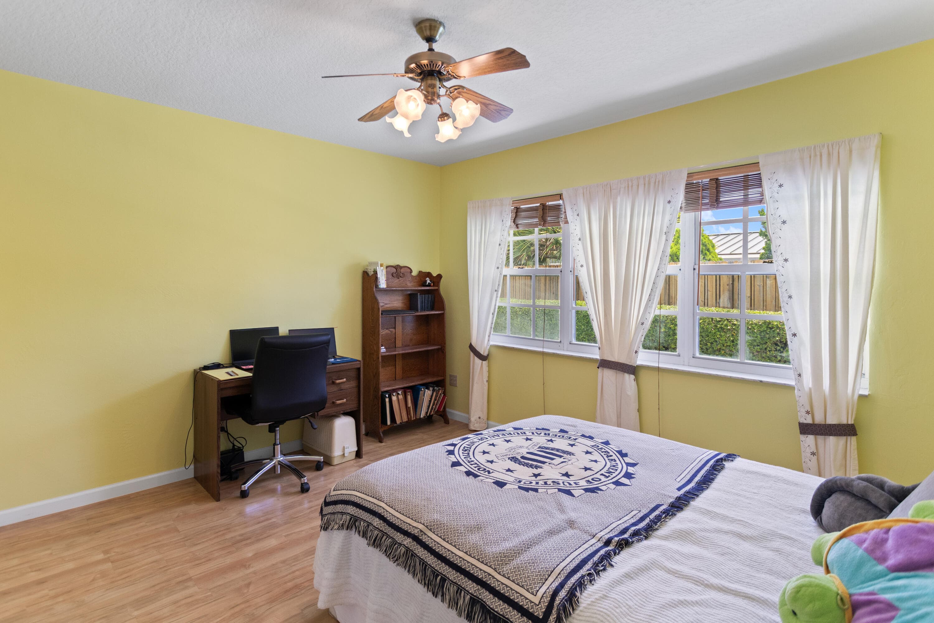 4240 NE 19th Avenue, Oakland Park, FL 33308 33