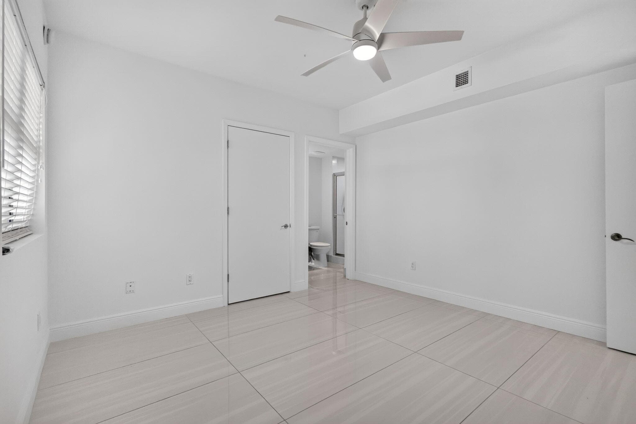 2650 Lake Shore Drive 1005, Riviera Beach, FL 33404 33