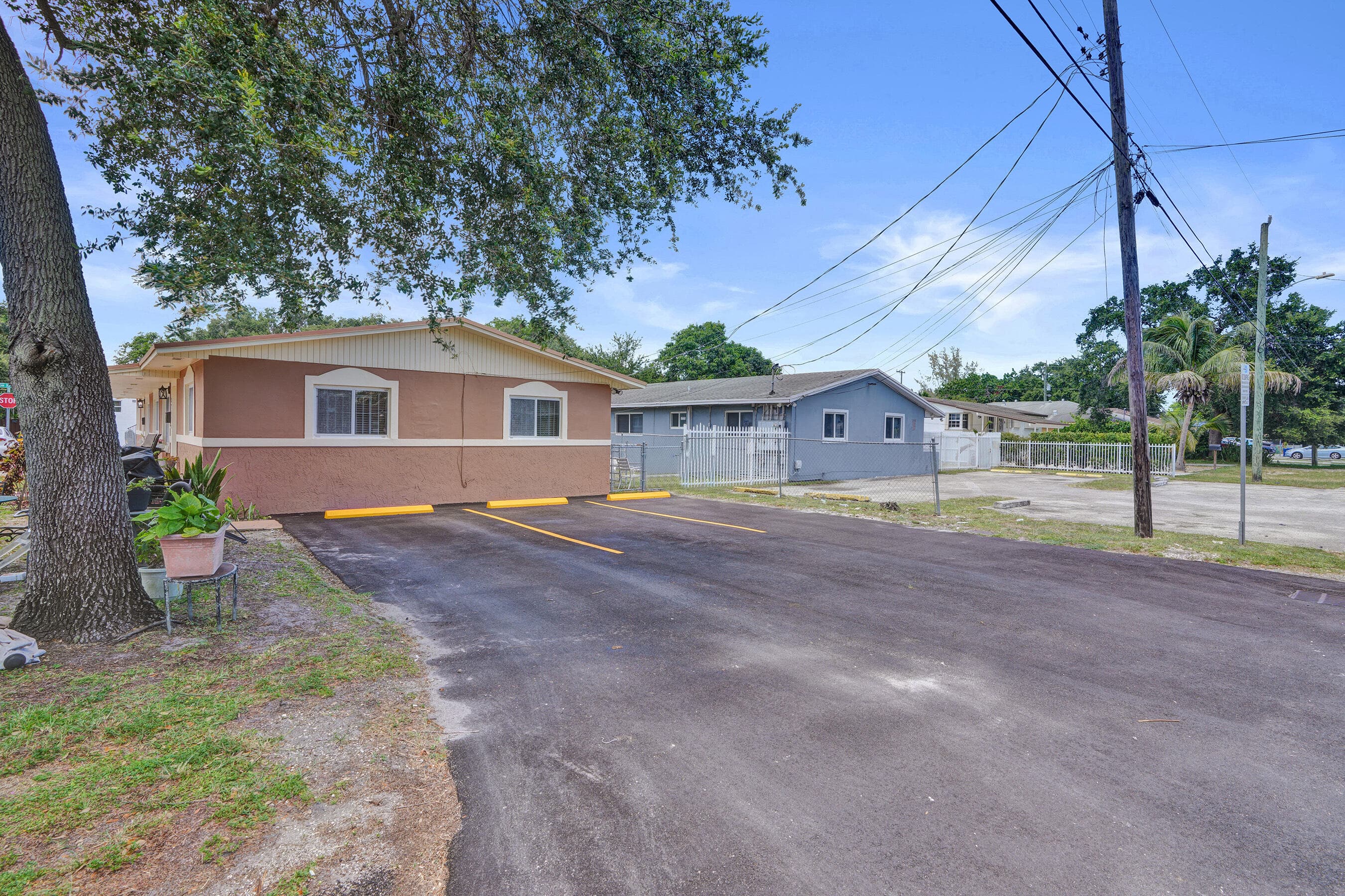 2147 NW 100th Street, Miami, FL 33147 4