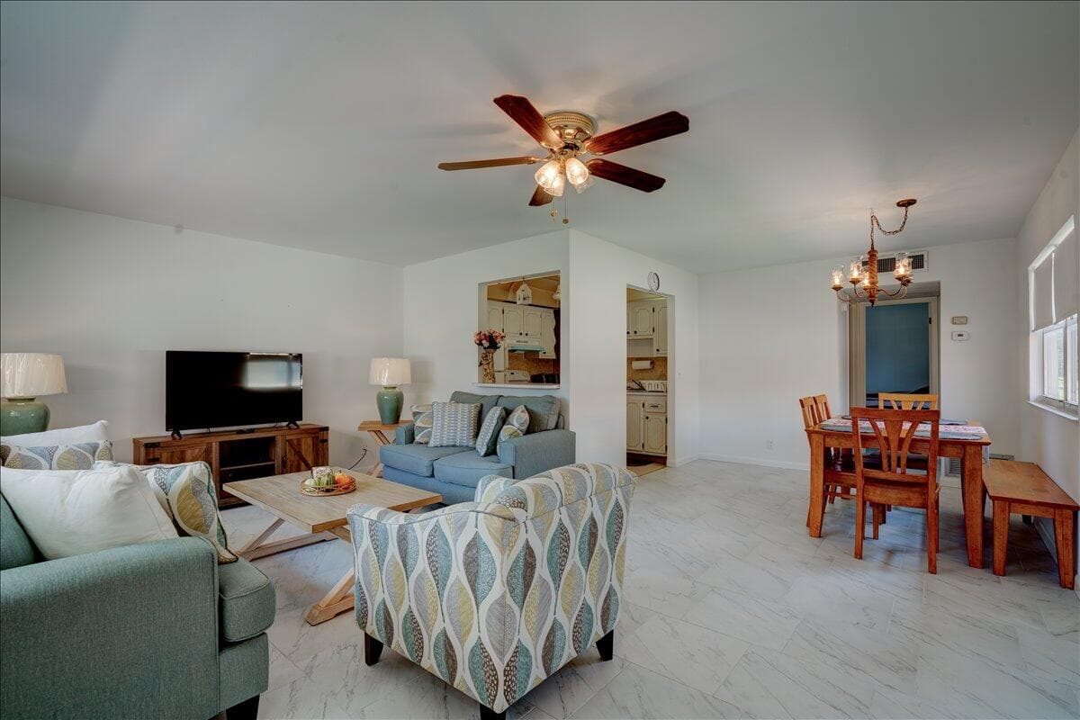 222 Saxony E 222, Delray Beach, FL 33446 4