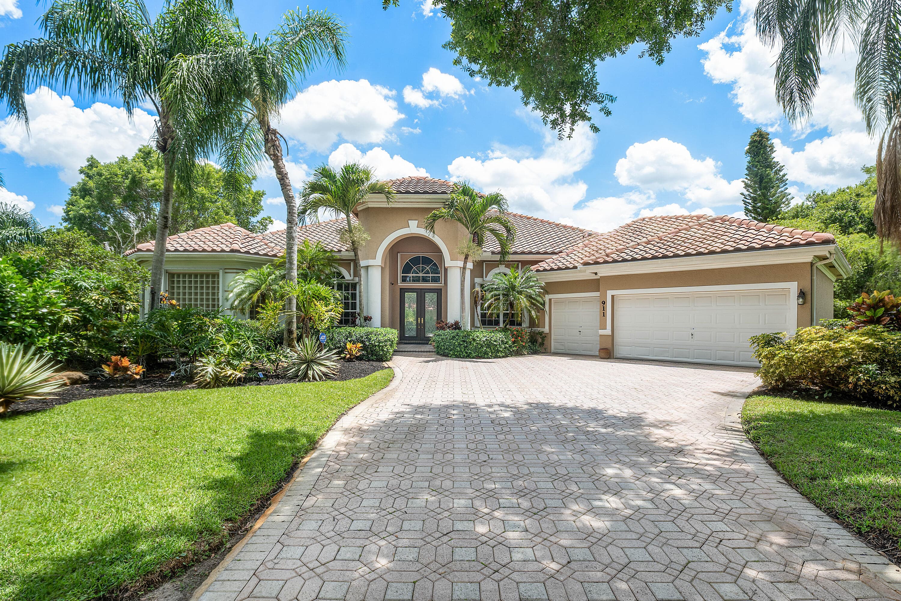 911 Forest Glen Lane, Wellington, FL 33414