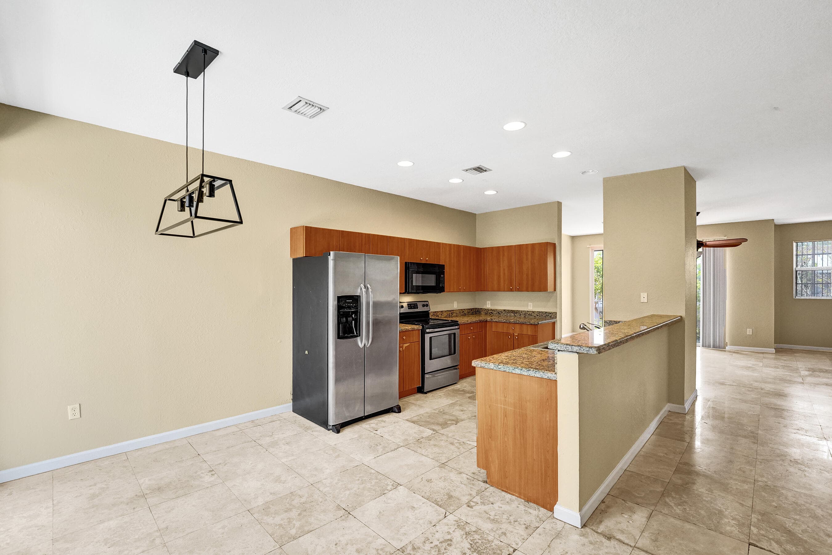 2725 NE 8th Avenue 104, Wilton Manors, FL 33334 13