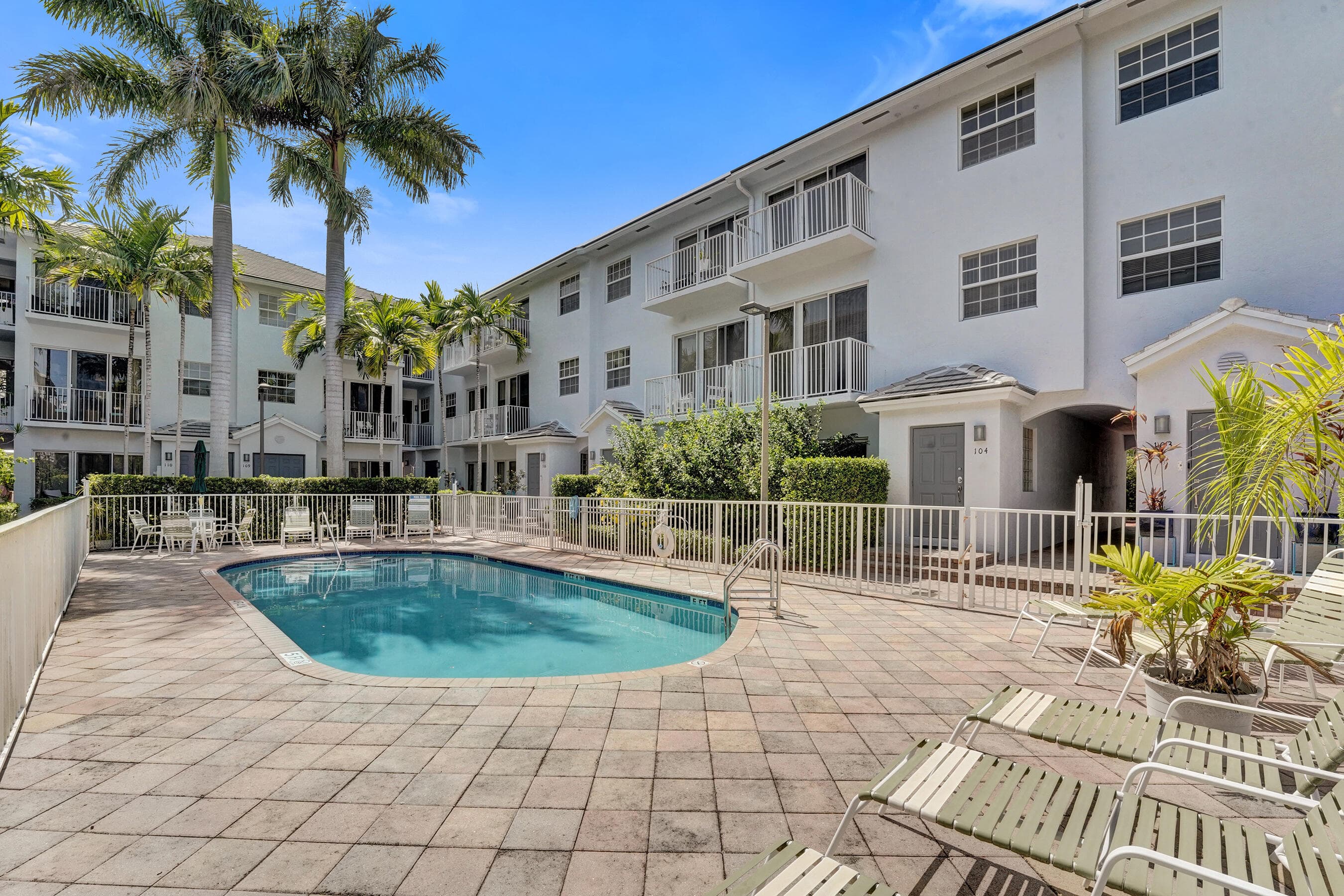 2725 NE 8th Avenue 104, Wilton Manors, FL 33334 49