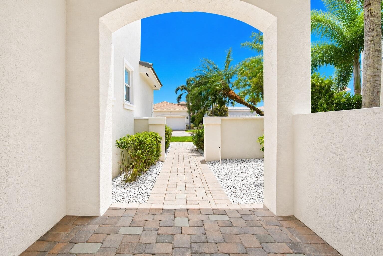 207 Isle Verde Way, Palm Beach Gardens, FL 33418 5