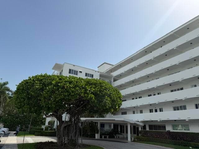 33 S Ocean Avenue 108, Palm Beach Shores, FL 33404