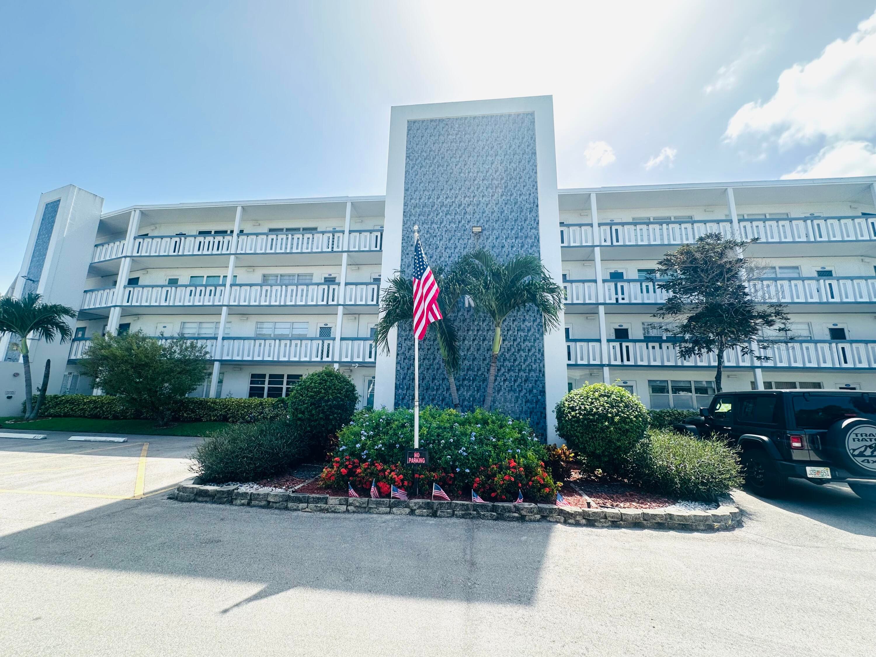 2017 Farnham N, Deerfield Beach, FL 33442 23