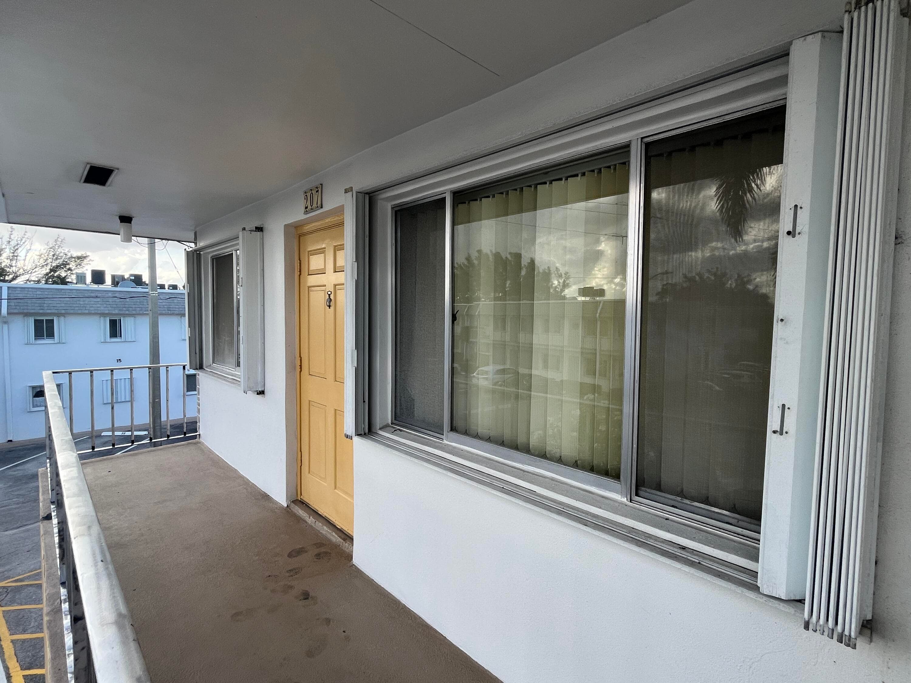 2840 Cynthia Lane 207, Lake Worth Beach, FL 33461 4