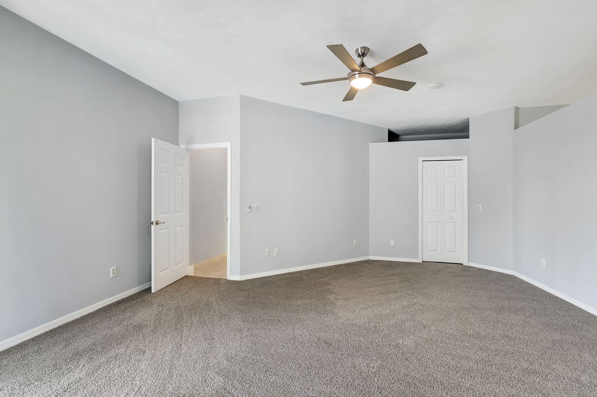 2704 SE Eagle Drive, Port St. Lucie, FL 34984 32