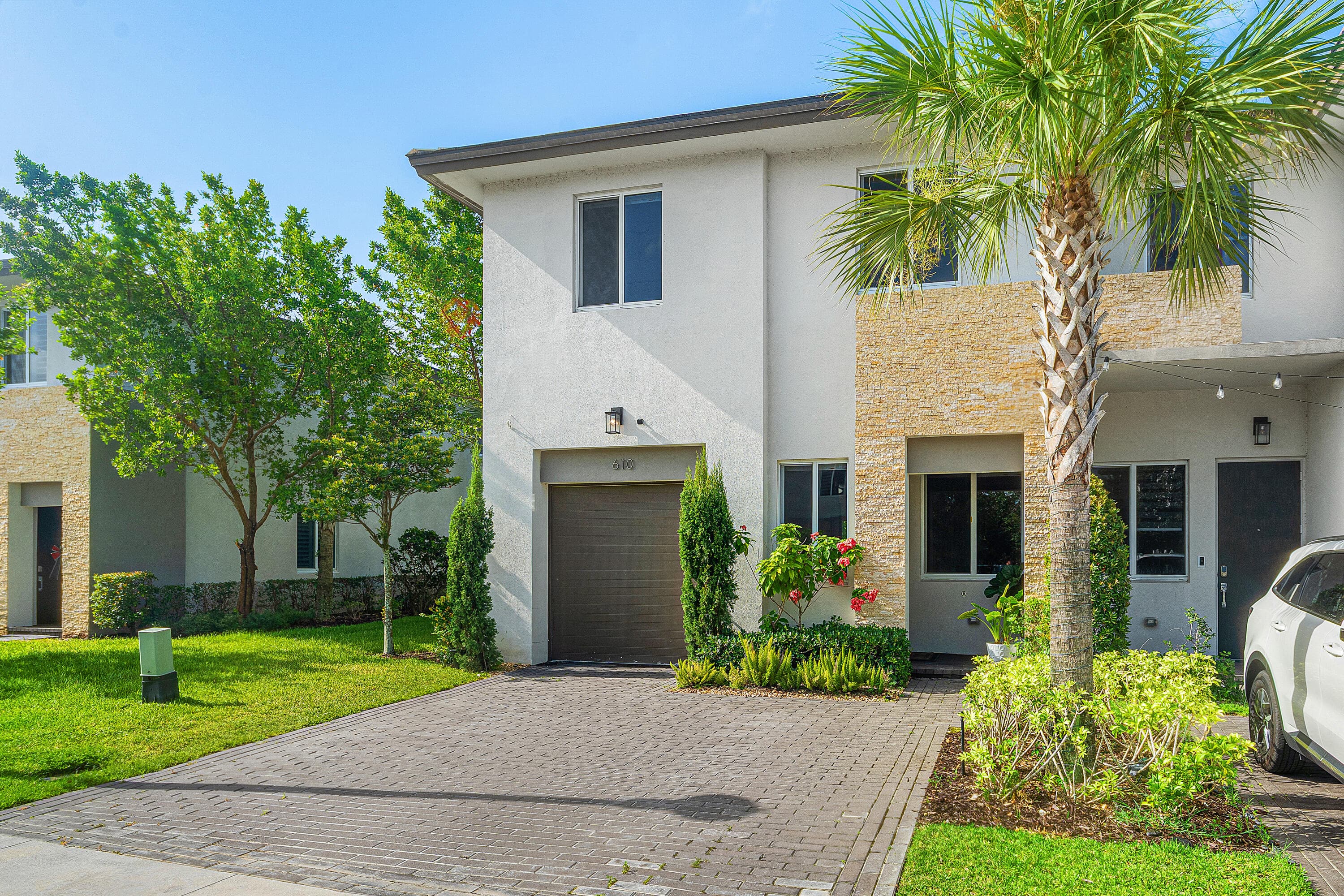 610 Pioneer Way, Royal Palm Beach, FL 33411 35