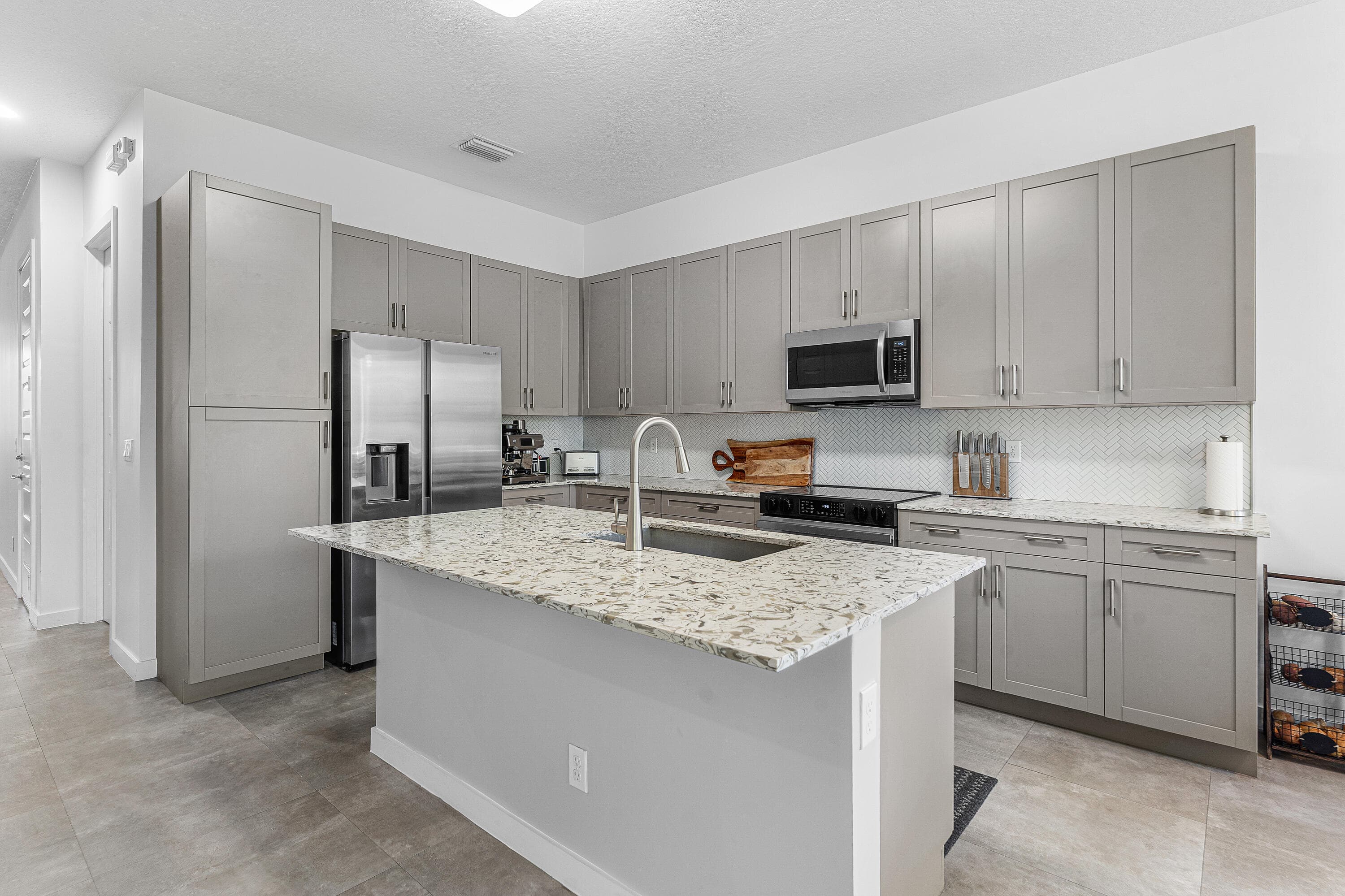 610 Pioneer Way, Royal Palm Beach, FL 33411 13
