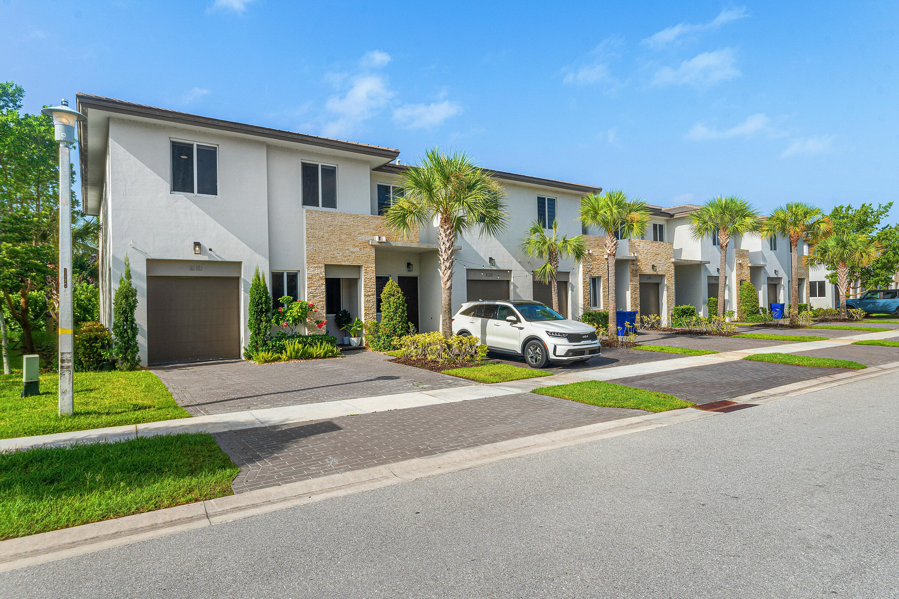 610 Pioneer Way, Royal Palm Beach, FL 33411 2