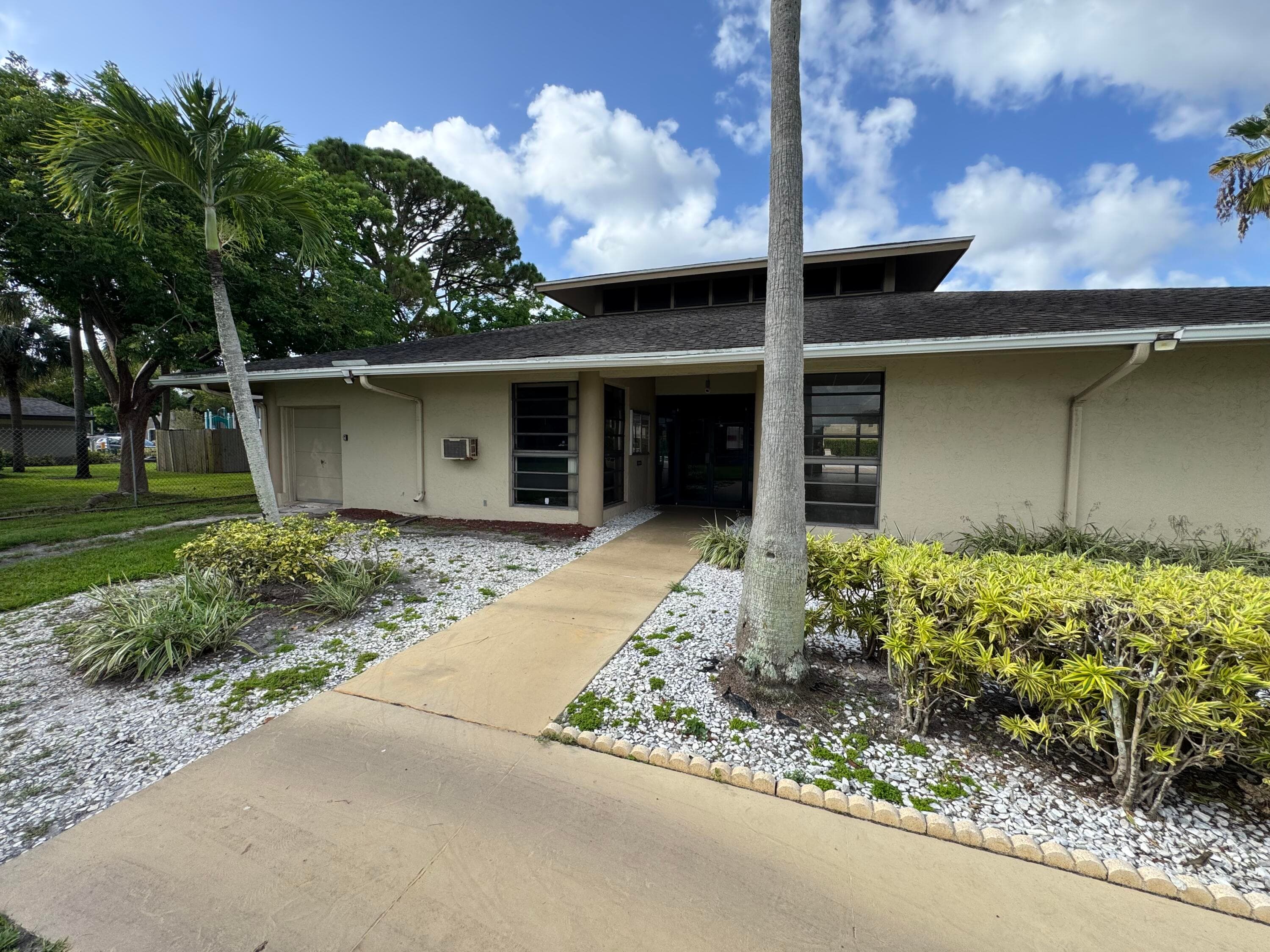 1790 Abbey Road 202, West Palm Beach, FL 33415 37