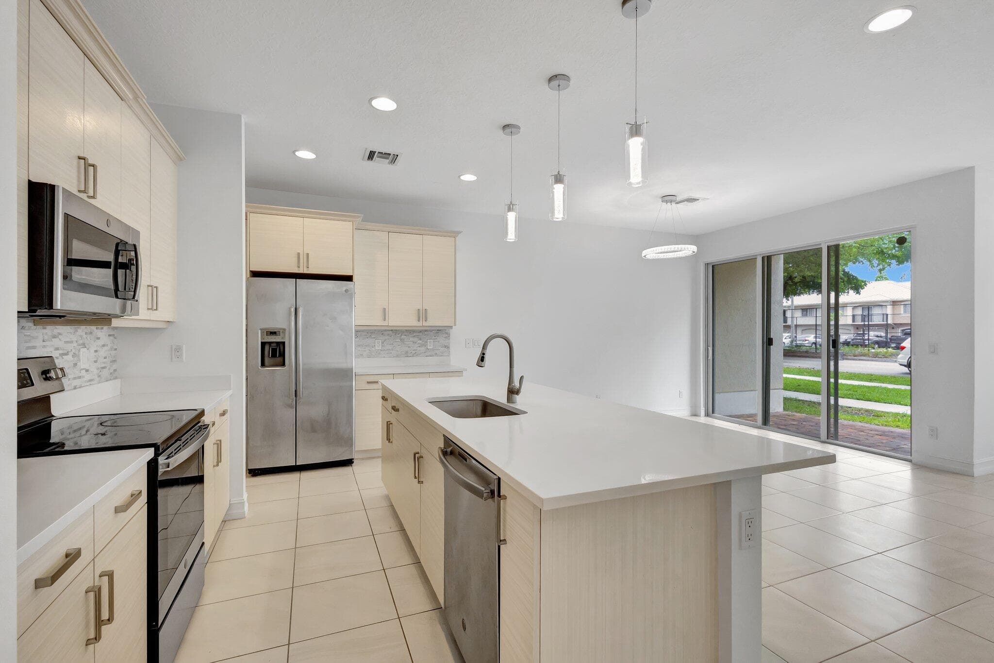 91 Palm Lane, Royal Palm Beach, FL 33411 15