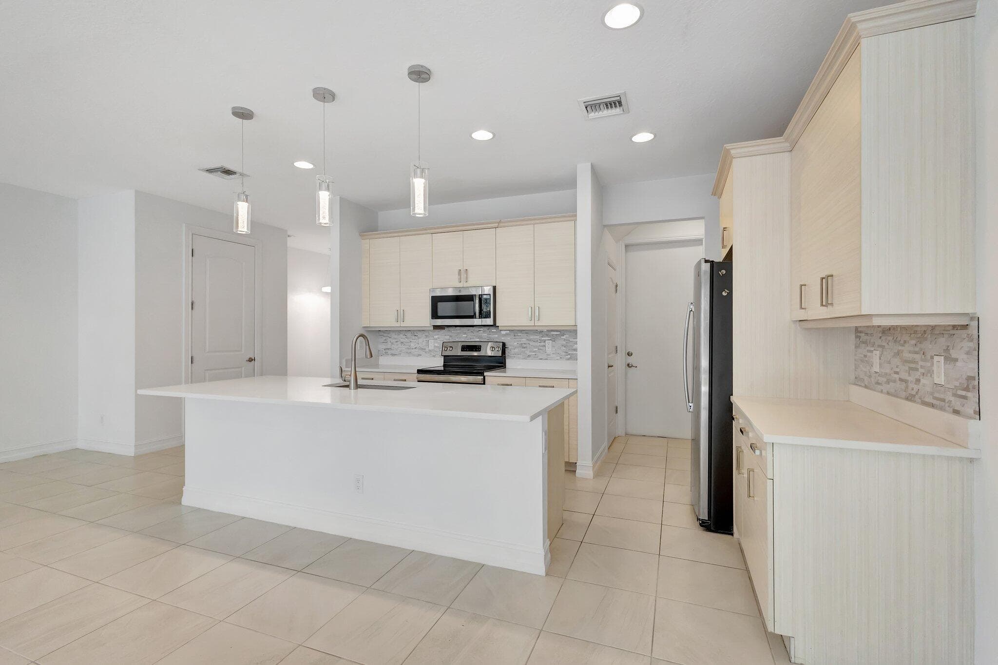 91 Palm Lane, Royal Palm Beach, FL 33411 17