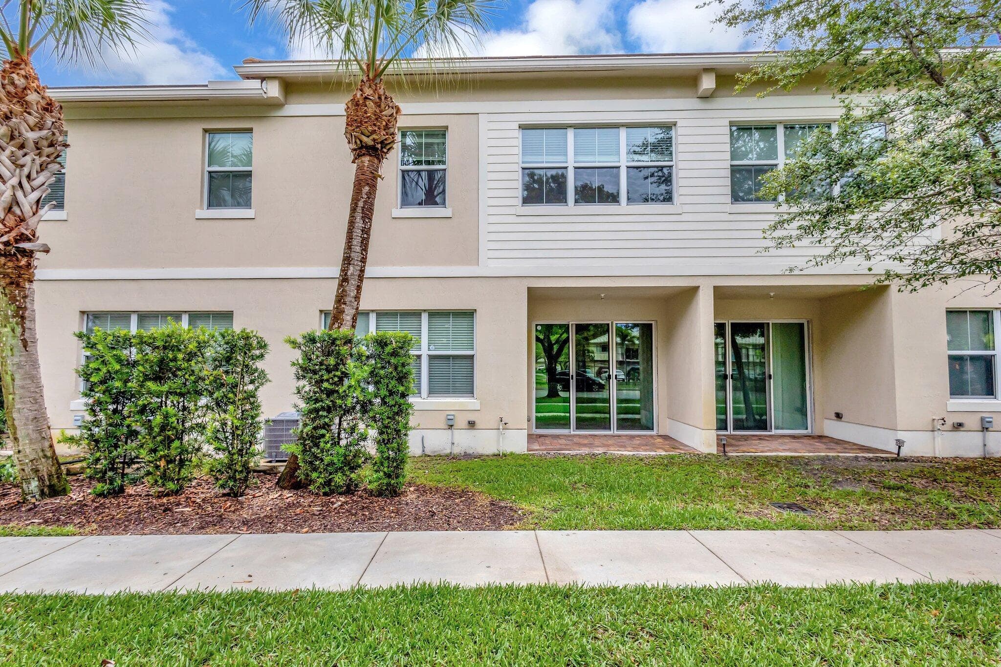 91 Palm Lane, Royal Palm Beach, FL 33411 23