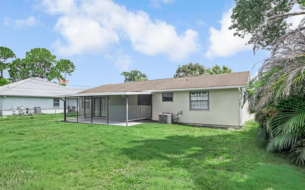 366 SE Lancaster Avenue, Port St. Lucie, FL 34984 32
