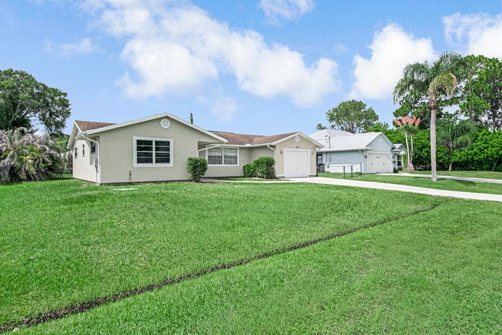 366 SE Lancaster Avenue, Port St. Lucie, FL 34984 3