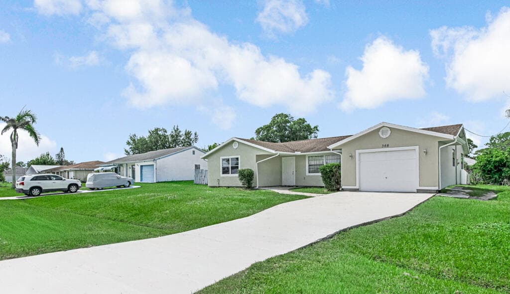 366 SE Lancaster Avenue, Port St. Lucie, FL 34984 2