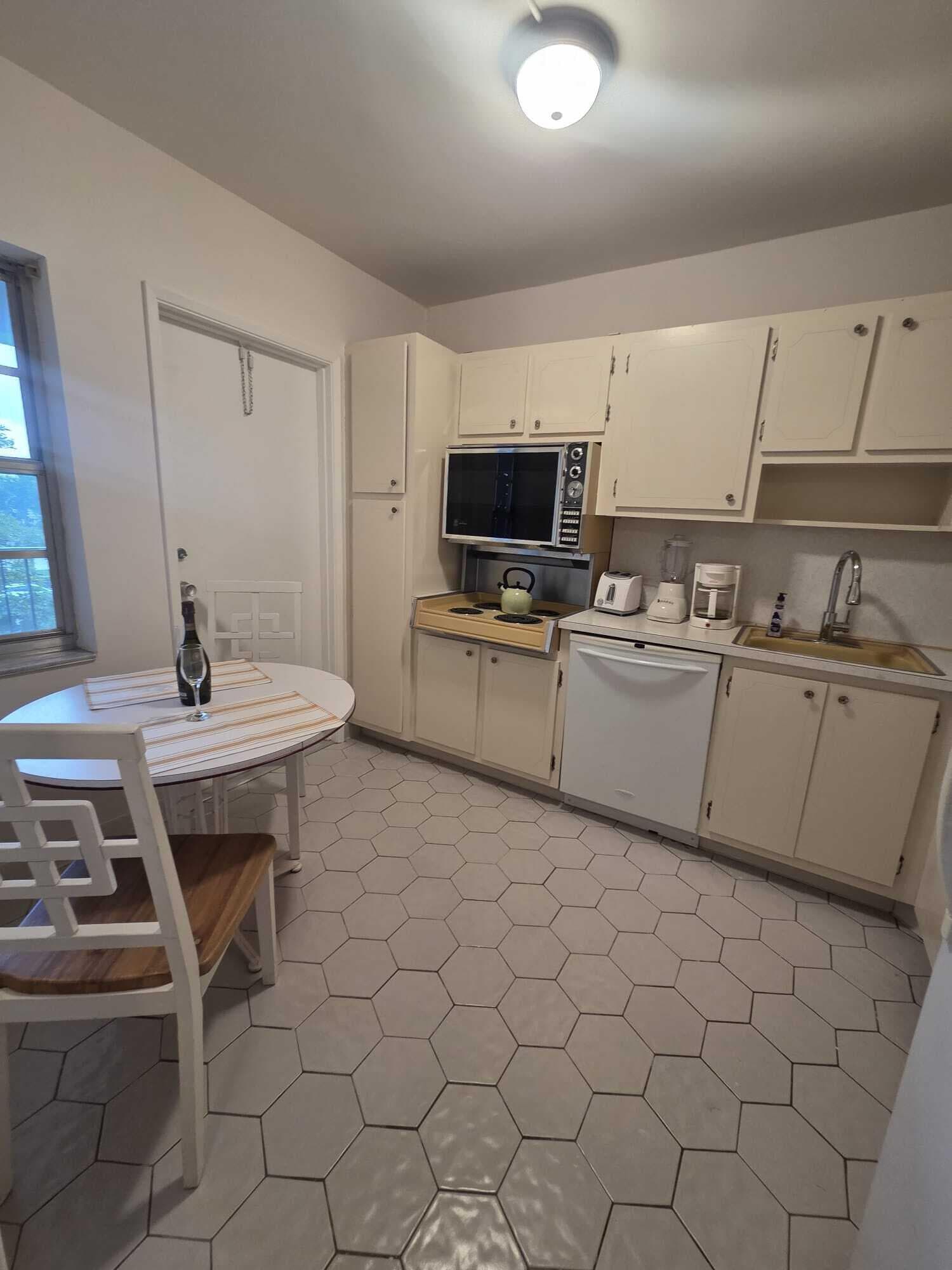 3150 N Palm Aire Drive 307, Pompano Beach, FL 33069 9