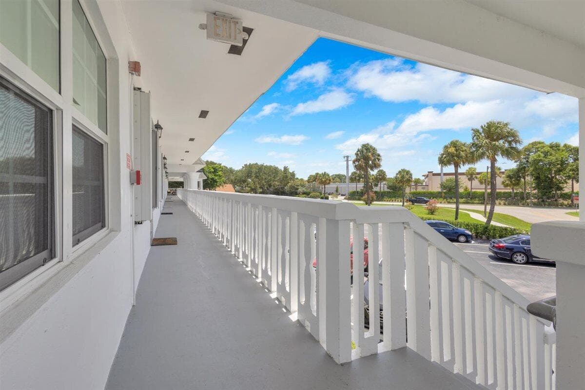 10000 Meridian Way N 15, Palm Beach Gardens, FL 33410 3