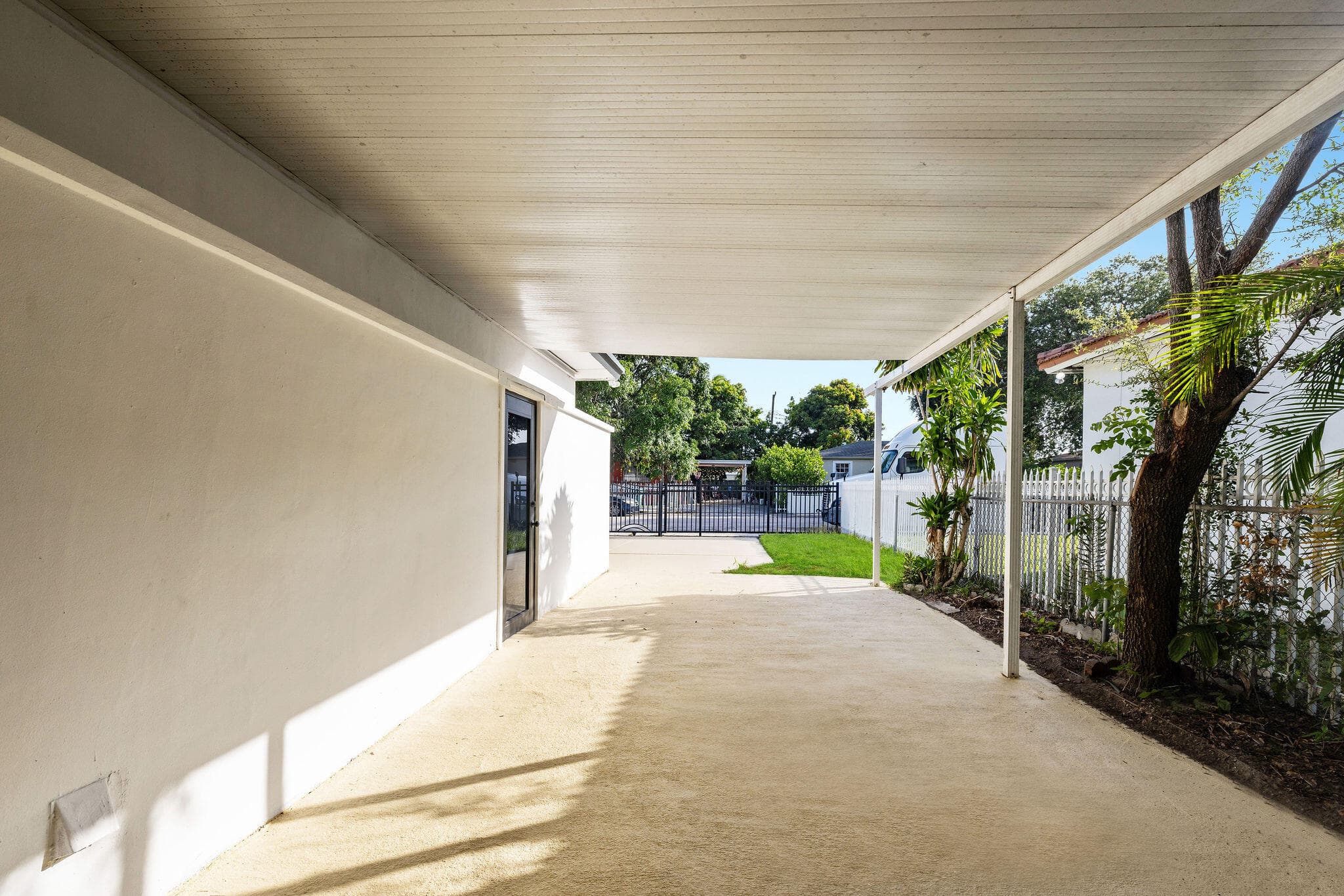 9001 NW 32nd Ct Road, Miami, FL 33147 11