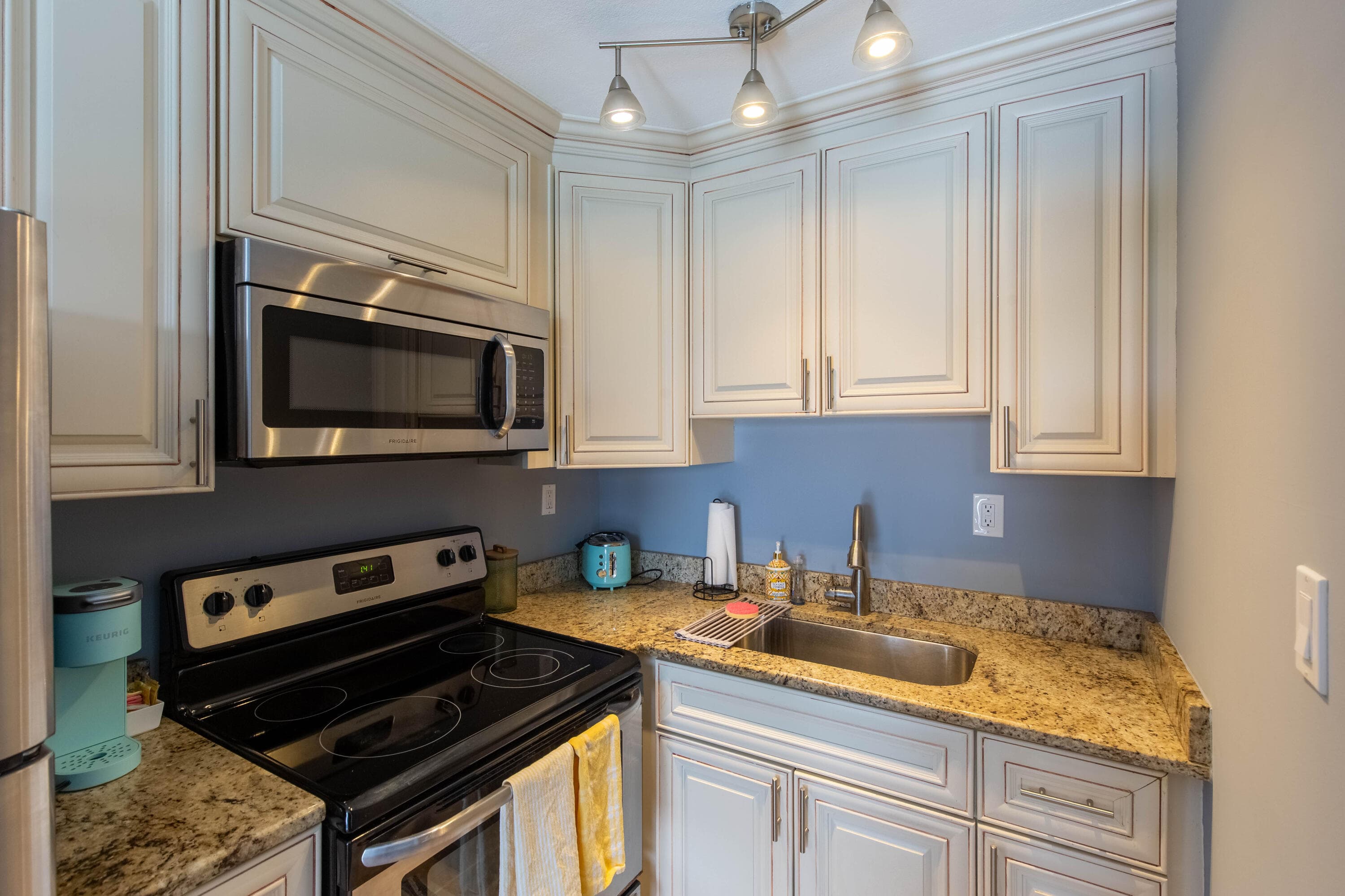 210 Malverne Road, West Palm Beach, FL 33405 18
