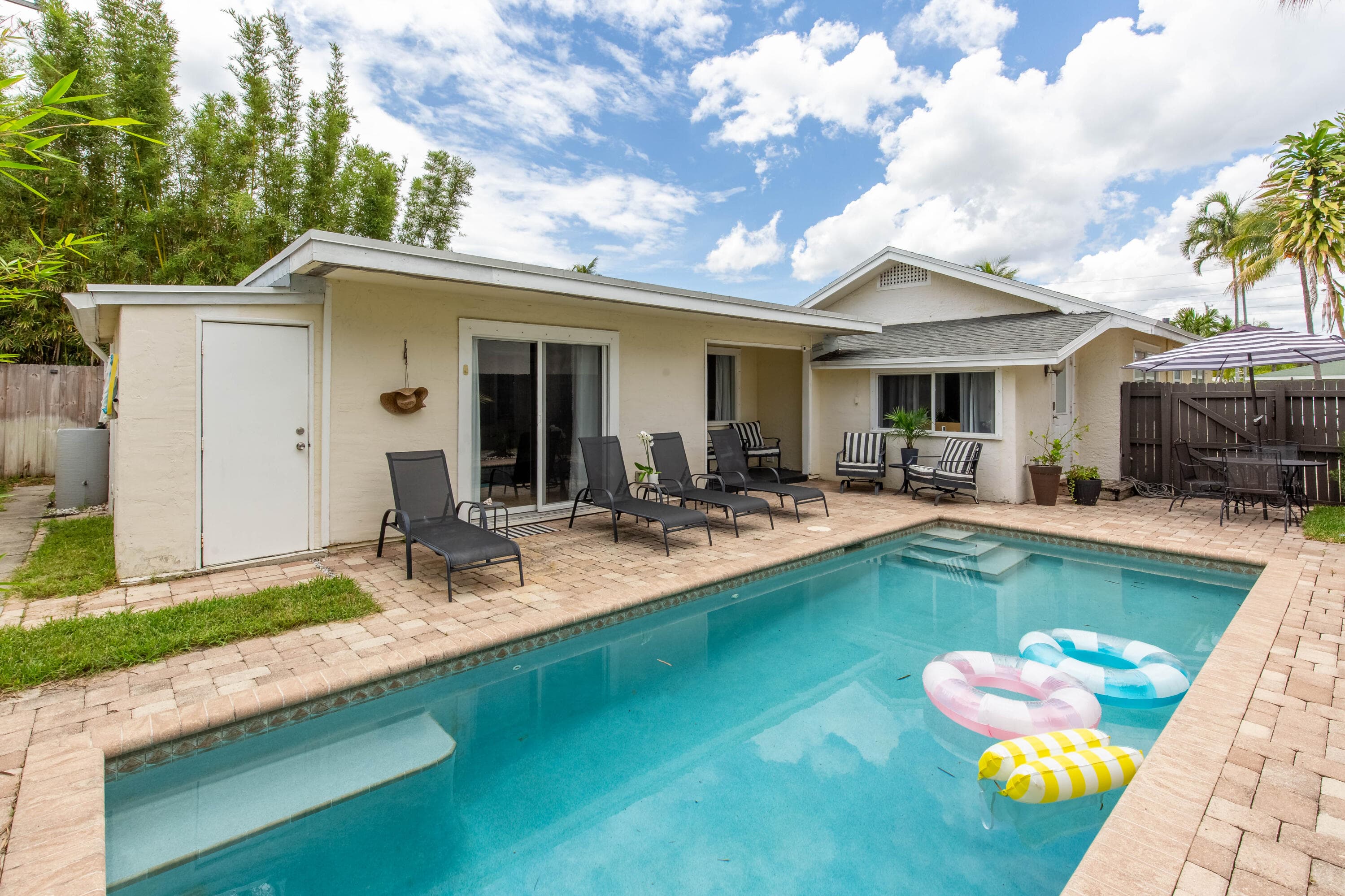 210 Malverne Road, West Palm Beach, FL 33405 22