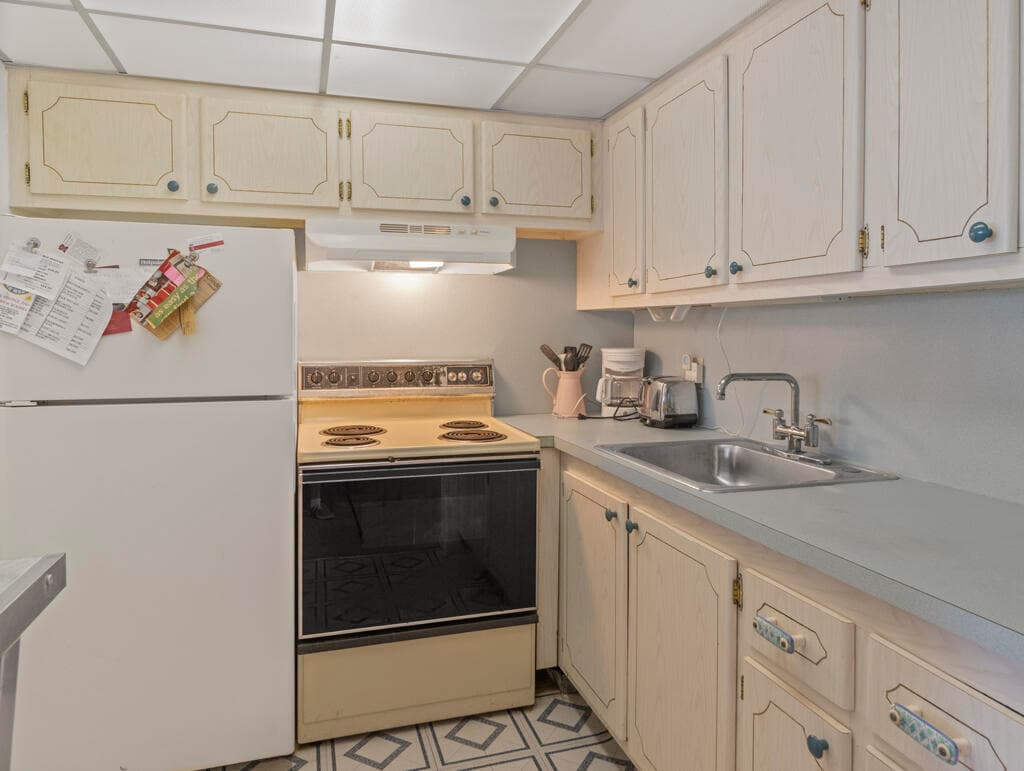 67 Sussex C 67, West Palm Beach, FL 33417 7