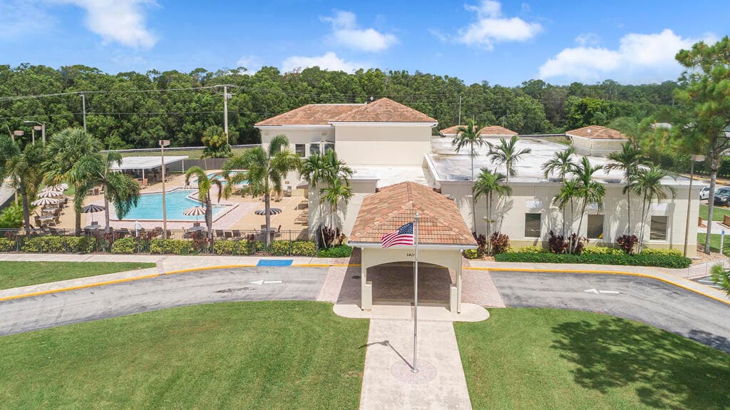 67 Sussex C 67, West Palm Beach, FL 33417 30