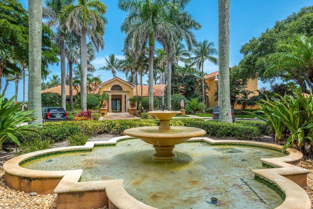 123 Yacht Club Way 207, Hypoluxo, FL 33462 33