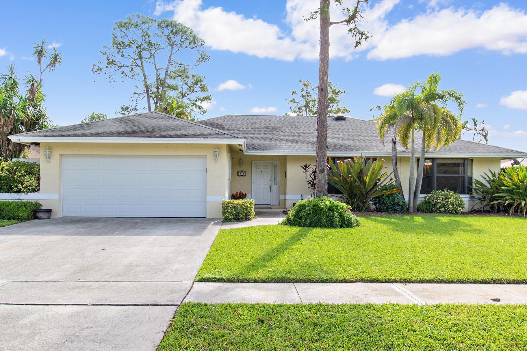 912 Blueberry Drive, Wellington, FL 33414 2