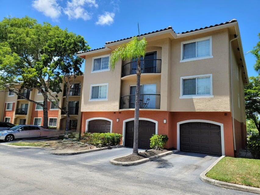 4163 N Haverhill Road 1205, West Palm Beach, FL 33417