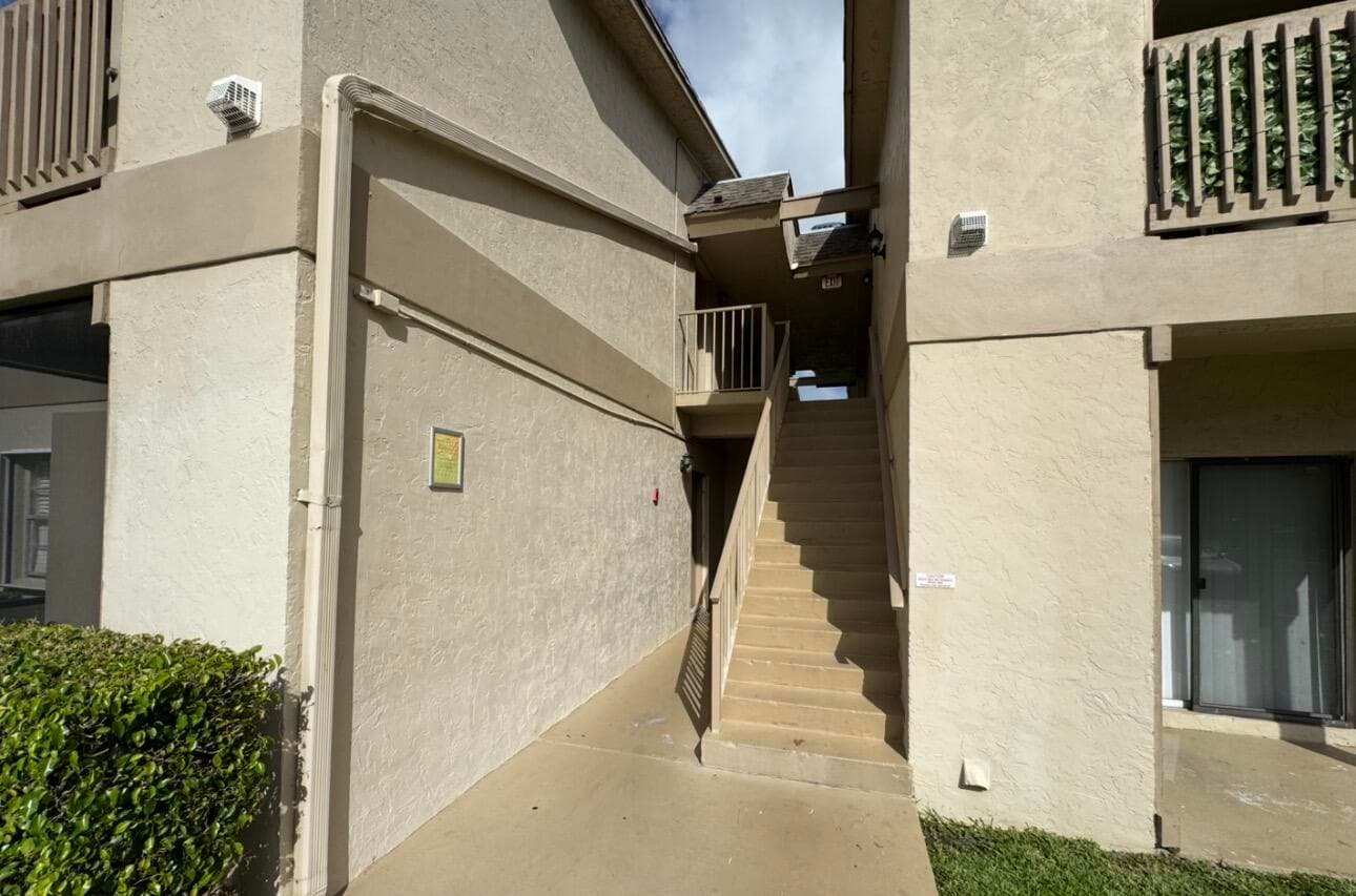 1790 Abbey Road 202, West Palm Beach, FL 33415 41