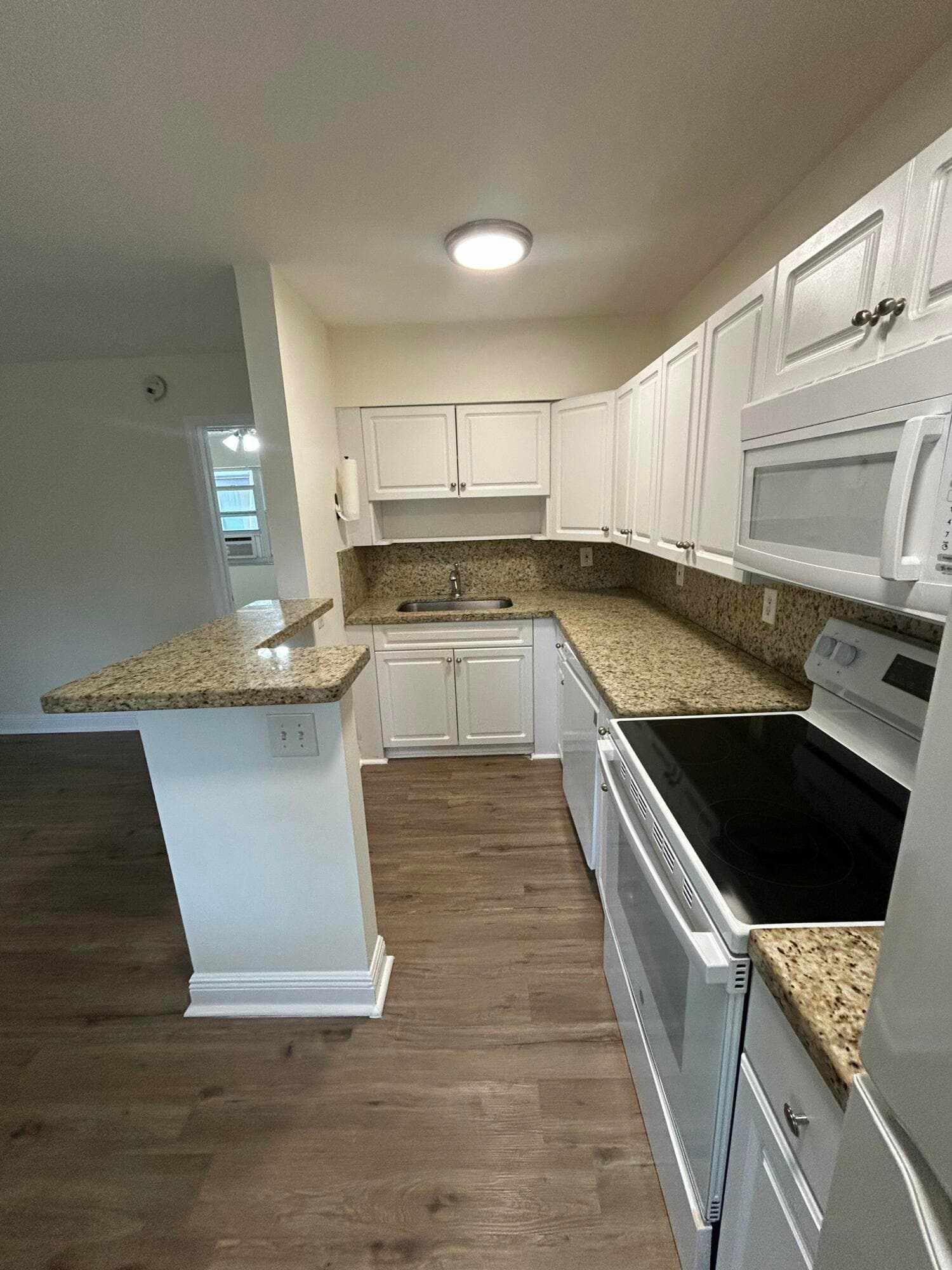 921 NE 17th Avenue 4, Fort Lauderdale, FL 33304 3