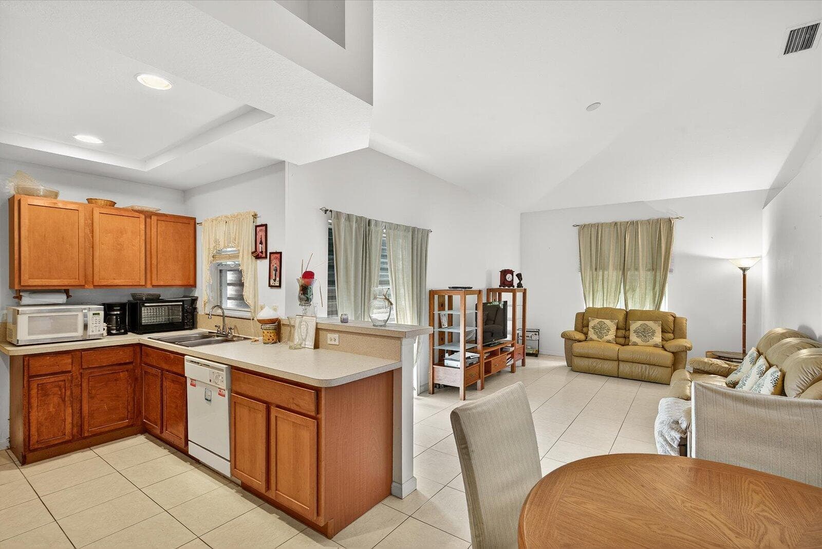 1058 SW Locke Avenue, Port St. Lucie, FL 34953 17