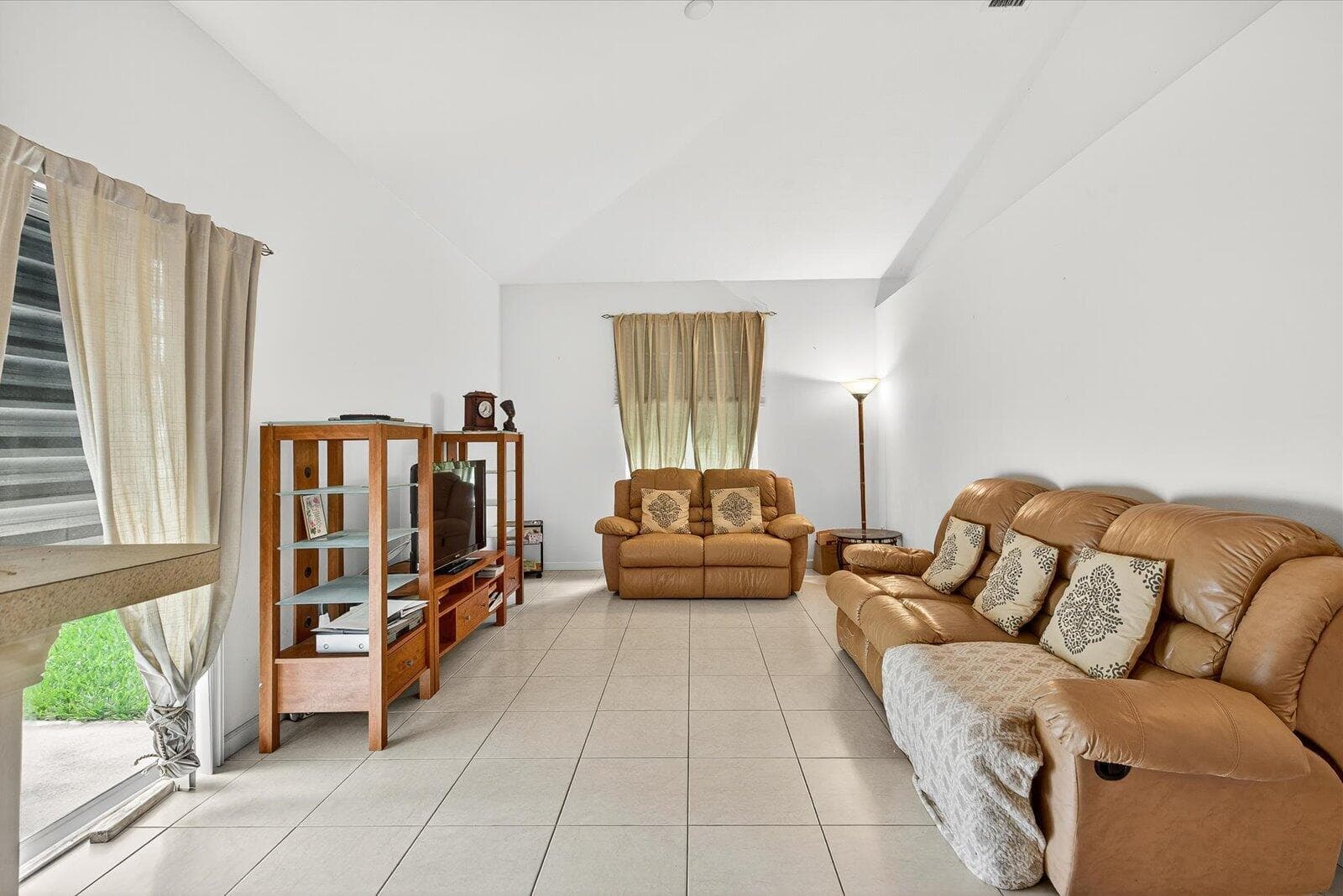 1058 SW Locke Avenue, Port St. Lucie, FL 34953 18