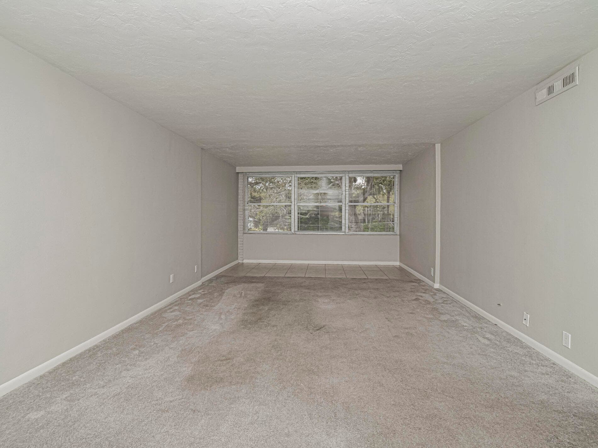 677 ROYAL PALM Boulevard 12, Vero Beach, FL 32960 14