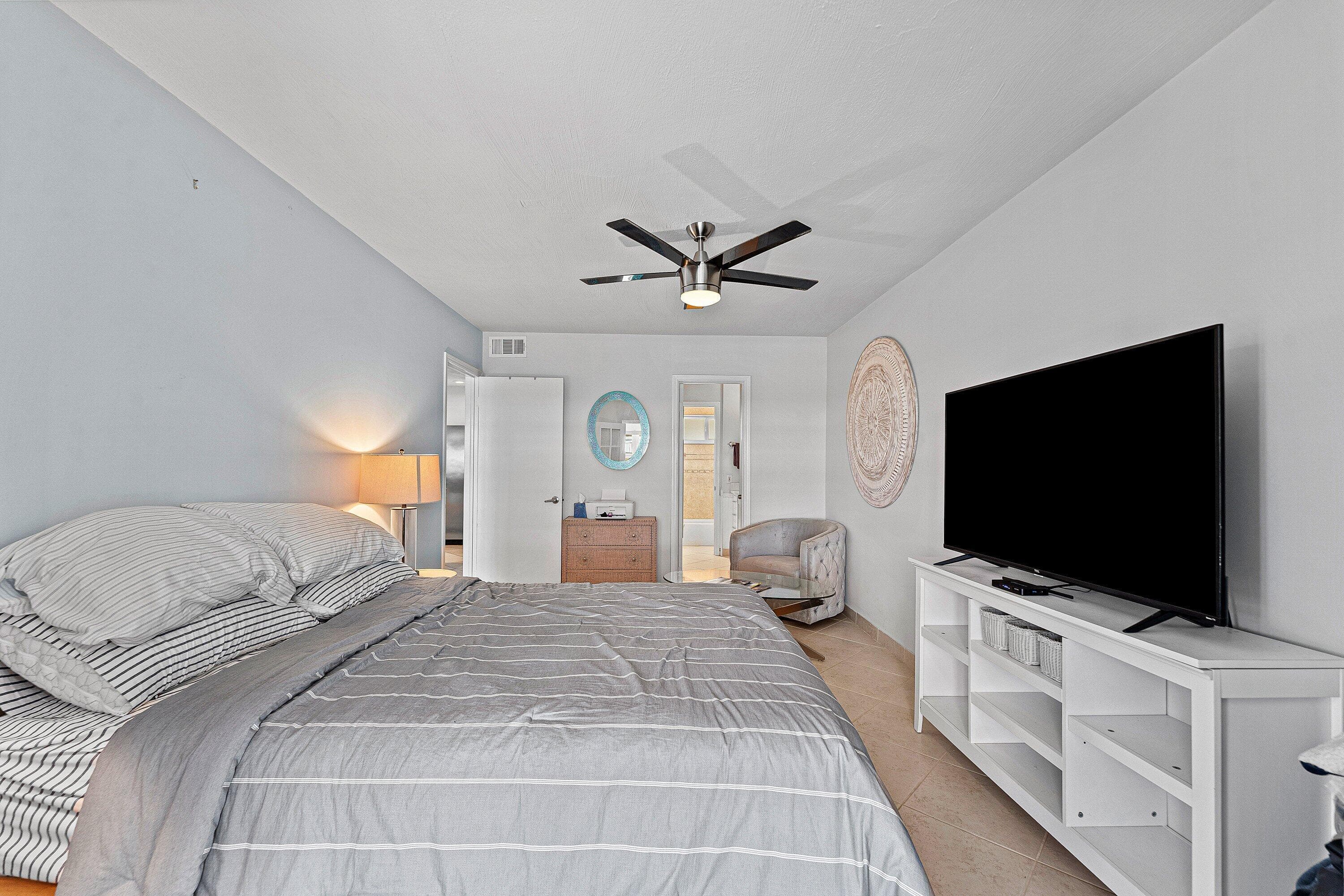 3851 N Ocean Boulevard N 403, Gulf Stream, FL 33483 25