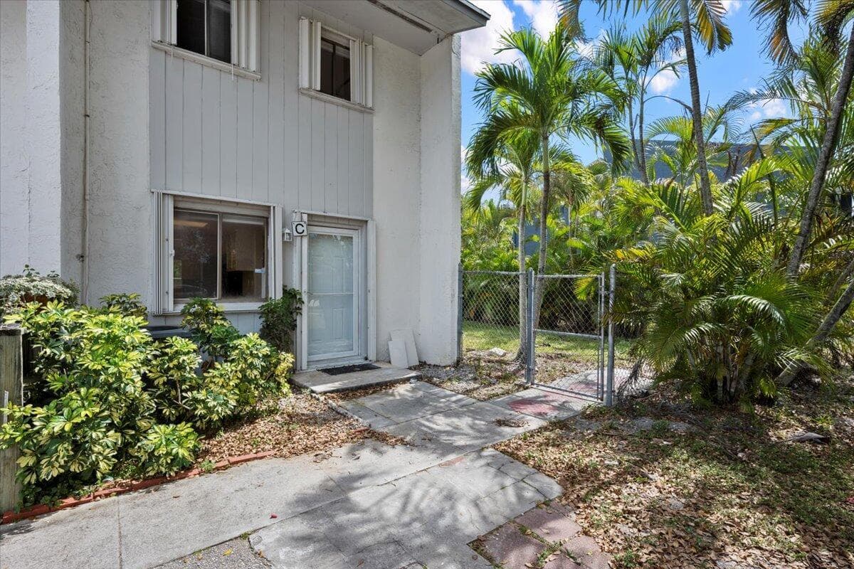 3666 PINEHURST Drive C, Lake Worth, FL 33467 2