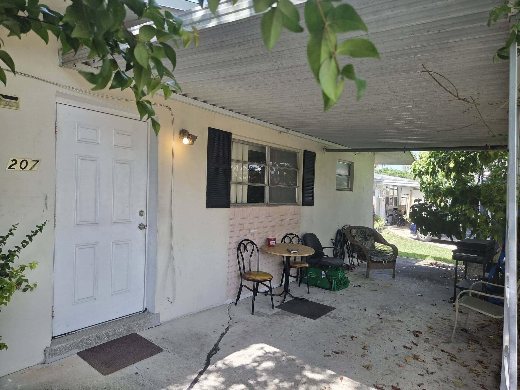 207 SE 7th Street, Dania Beach, FL 33004 2