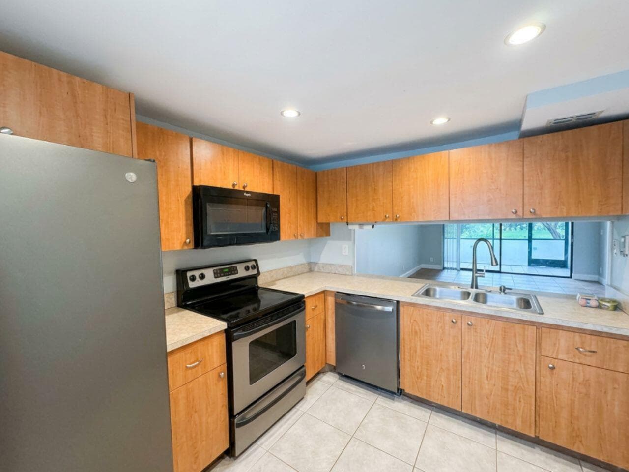 7340 NW 1ST Street 103, Plantation, FL 33317