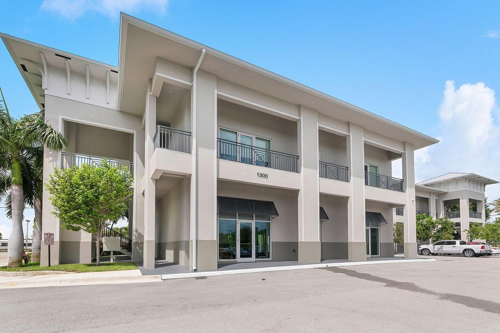 1300 S DIXIE Highway 100, Lantana, FL 33462 24