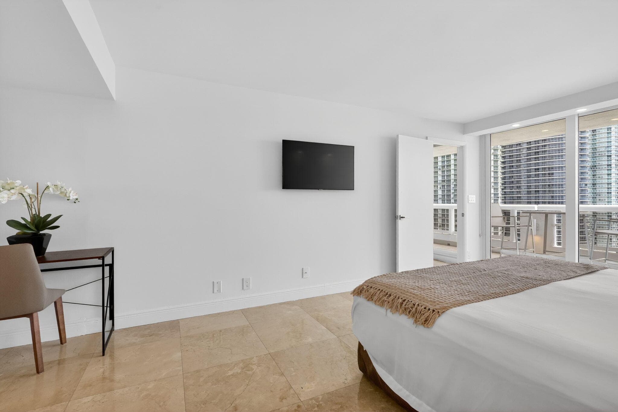 1717 N BAYSHORE Drive A-2935, Miami, FL 33132 24