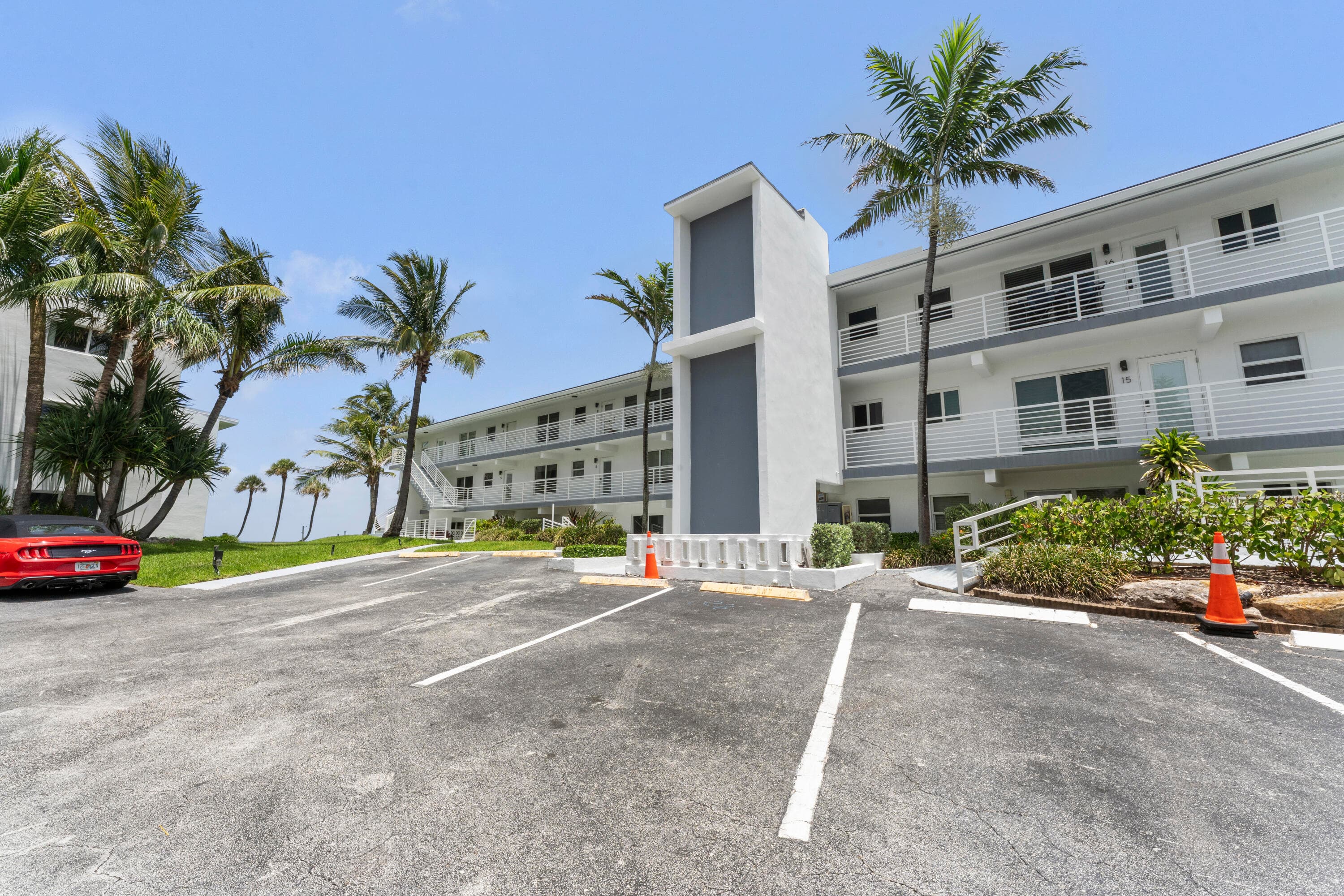 1041 Hillsboro Mile 5, Hillsboro Beach, FL 33062 34