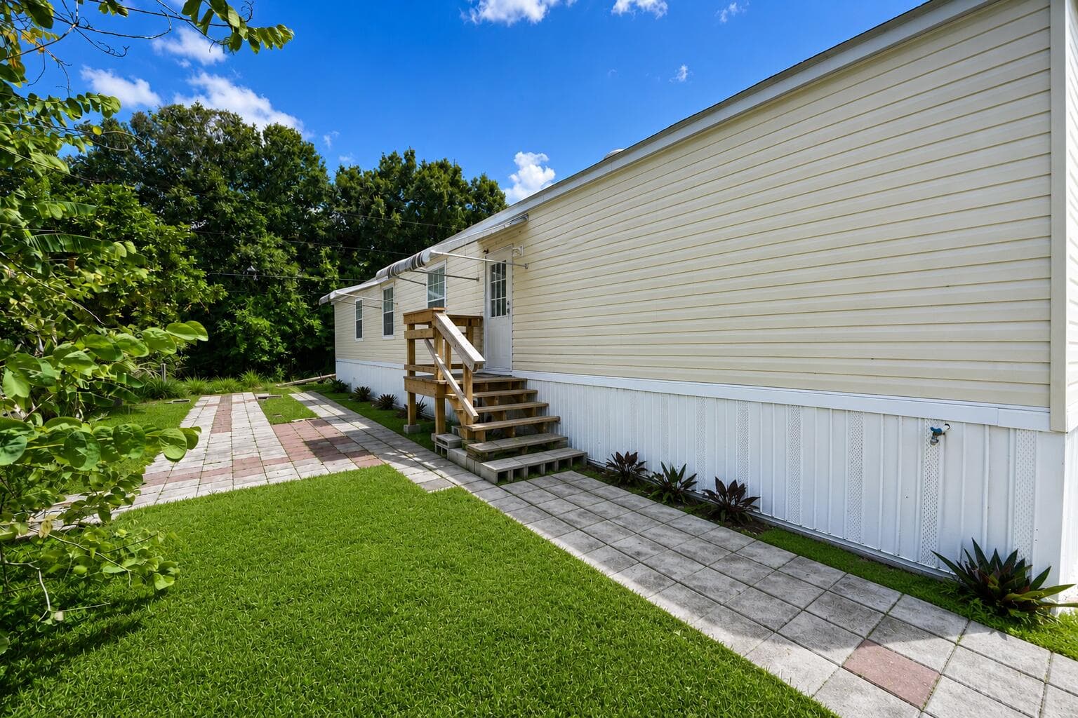 8137 SW WILDWOOD Drive, Stuart, FL 34997 5
