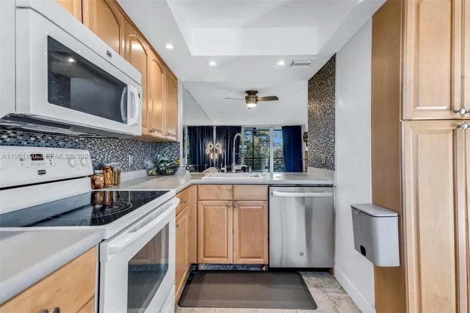 120 ROYAL PARK Drive 4F, Oakland Park, FL 33309 4