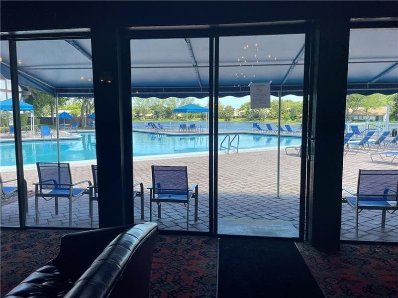 3690 INVERRARY Drive 2Z, Lauderhill, FL 33319 33
