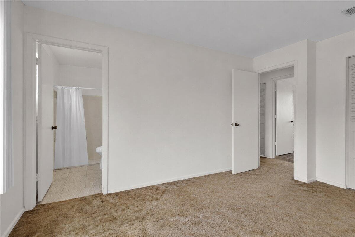 2118 SW Airoso Boulevard, Port St. Lucie, FL 34984 32