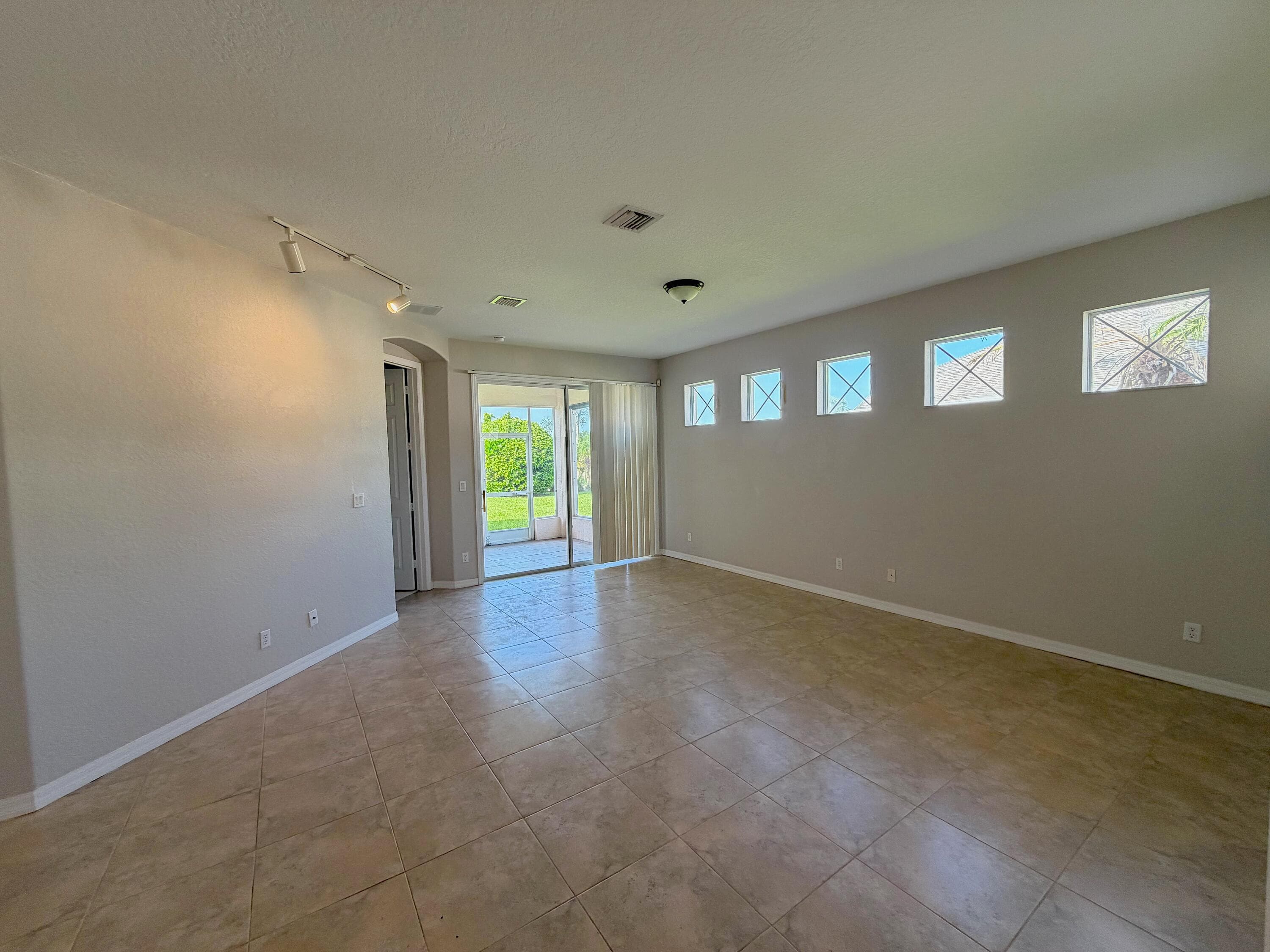 434 N Tangerine Square SW, Vero Beach, FL 32968 3